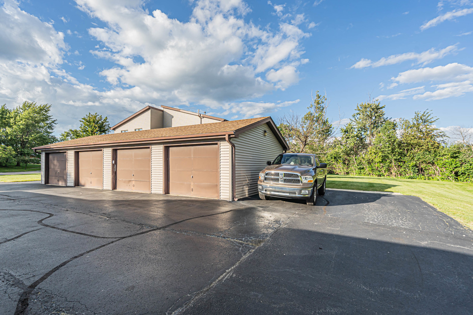 1046 Schoolgate Road, New Lenox, IL 60451
