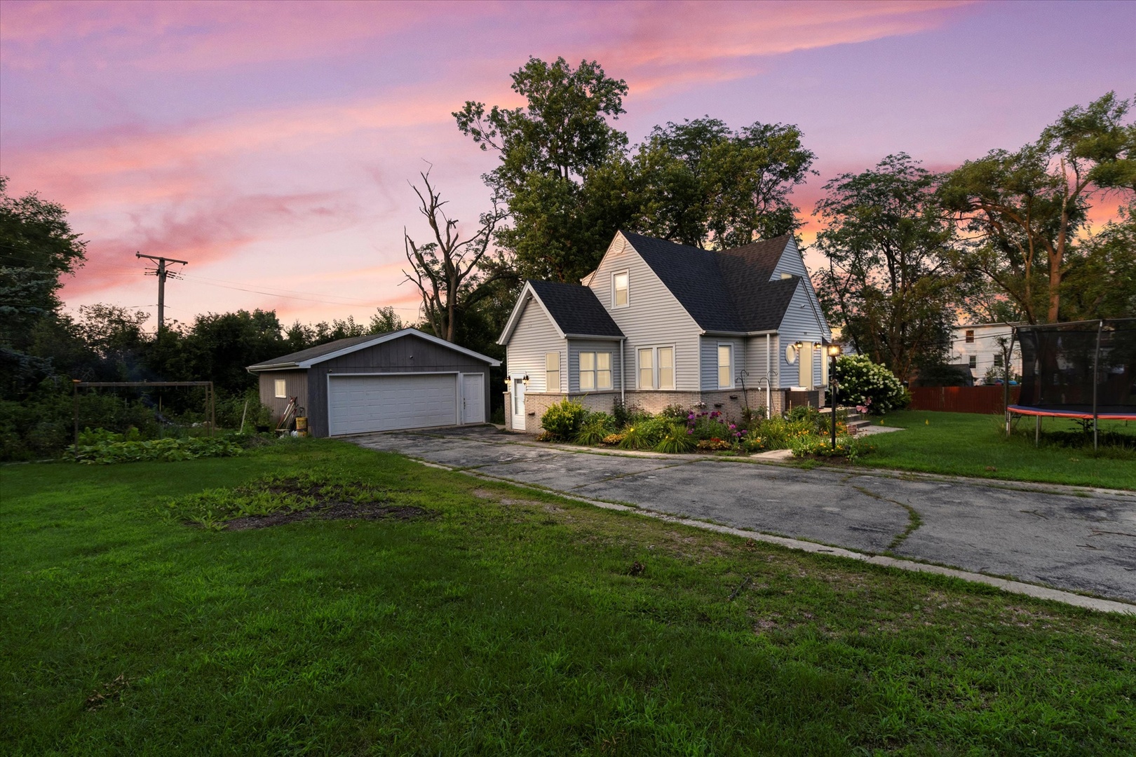 313 83rd Street, Willowbrook, IL 60527