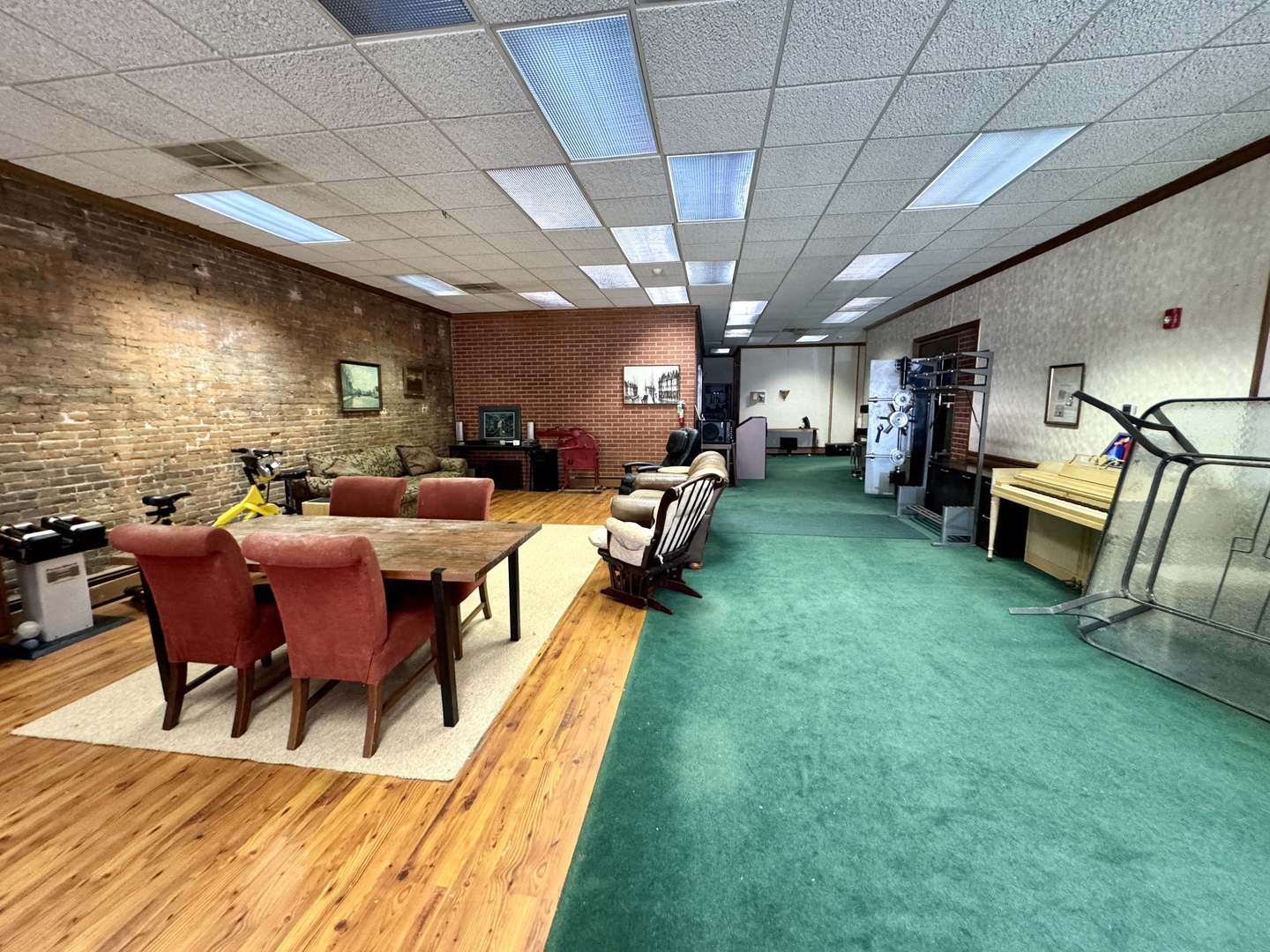 100 W Main Street, Tiskilwa, IL 61368
