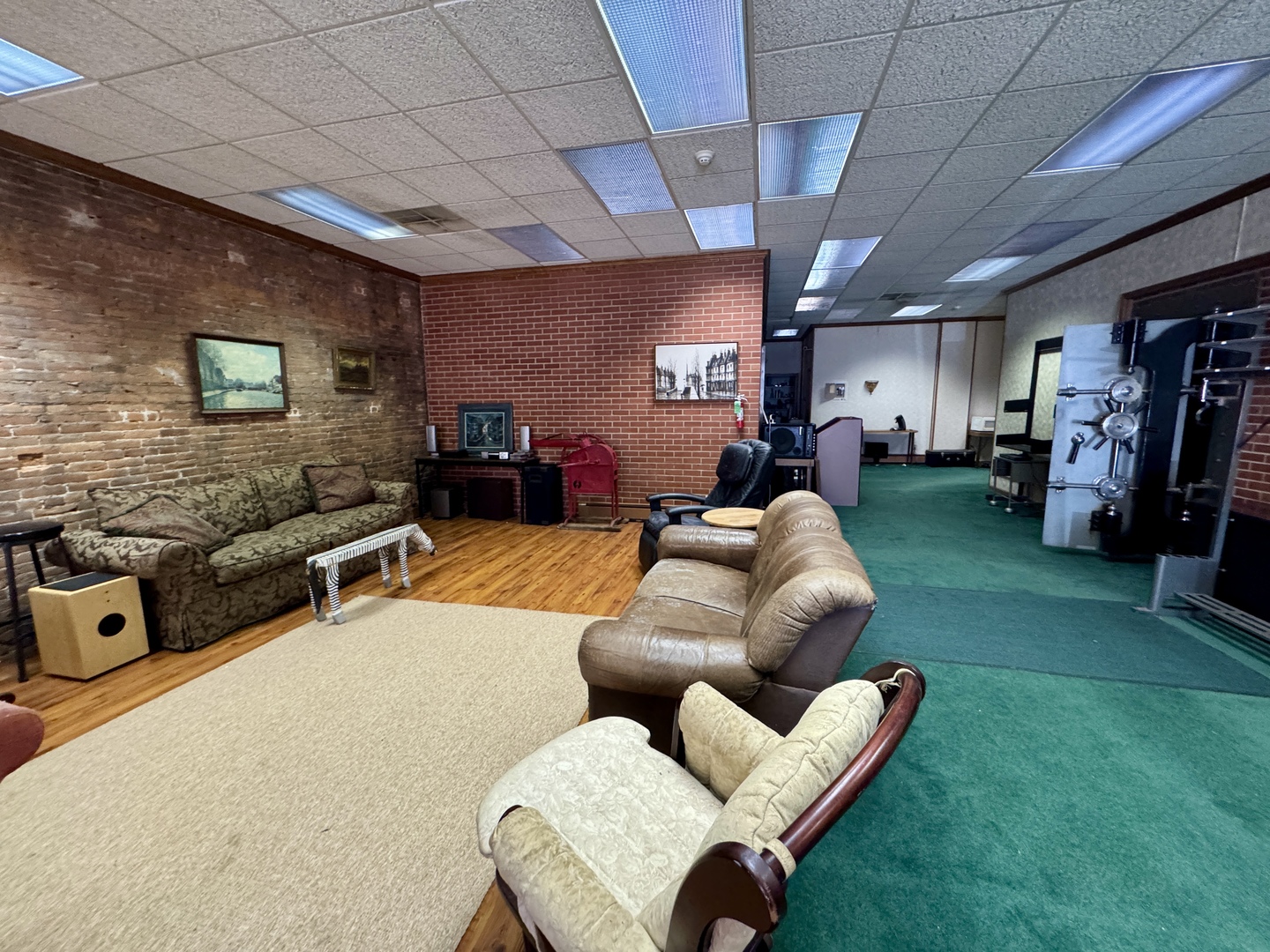 100 W Main Street, Tiskilwa, IL 61368