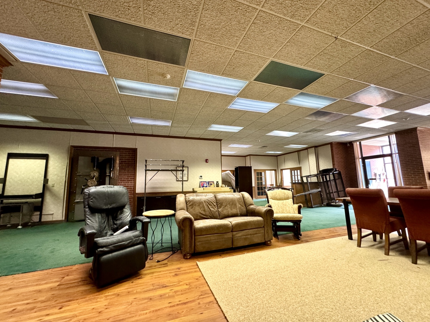 100 W Main Street, Tiskilwa, IL 61368