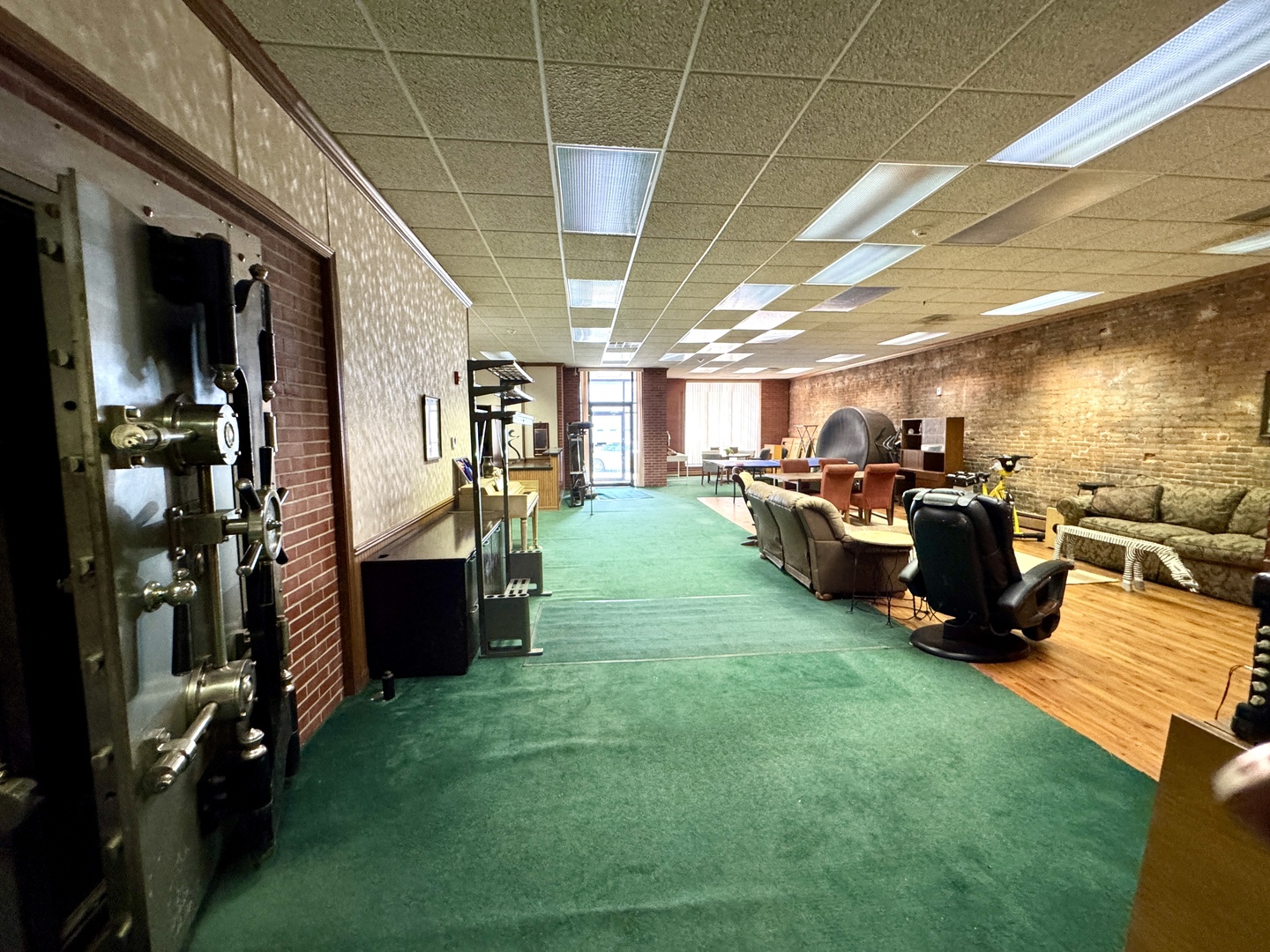 100 W Main Street, Tiskilwa, IL 61368