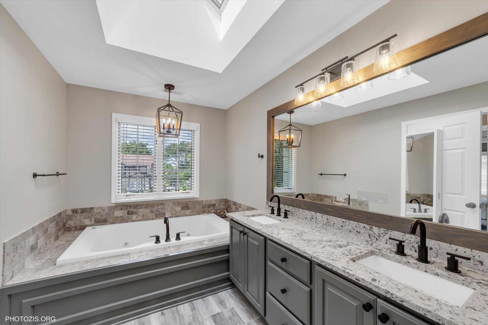 477 Mallard Court, Bloomingdale, IL 60108