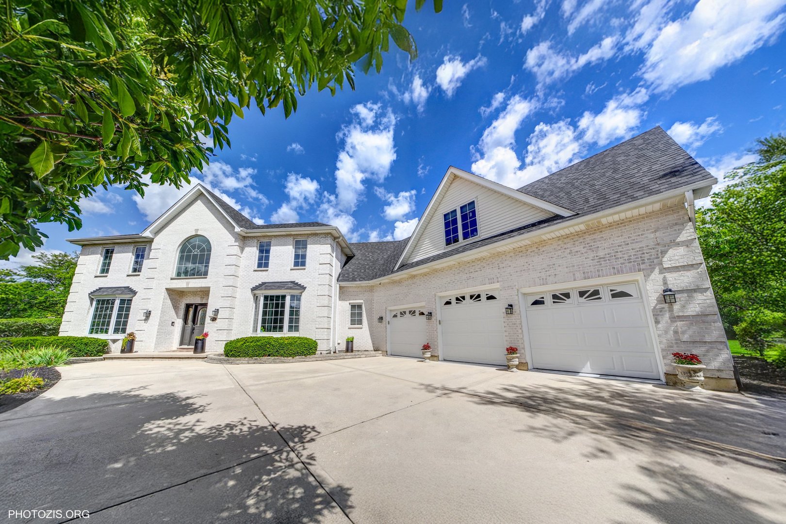477 Mallard Court, Bloomingdale, IL 60108