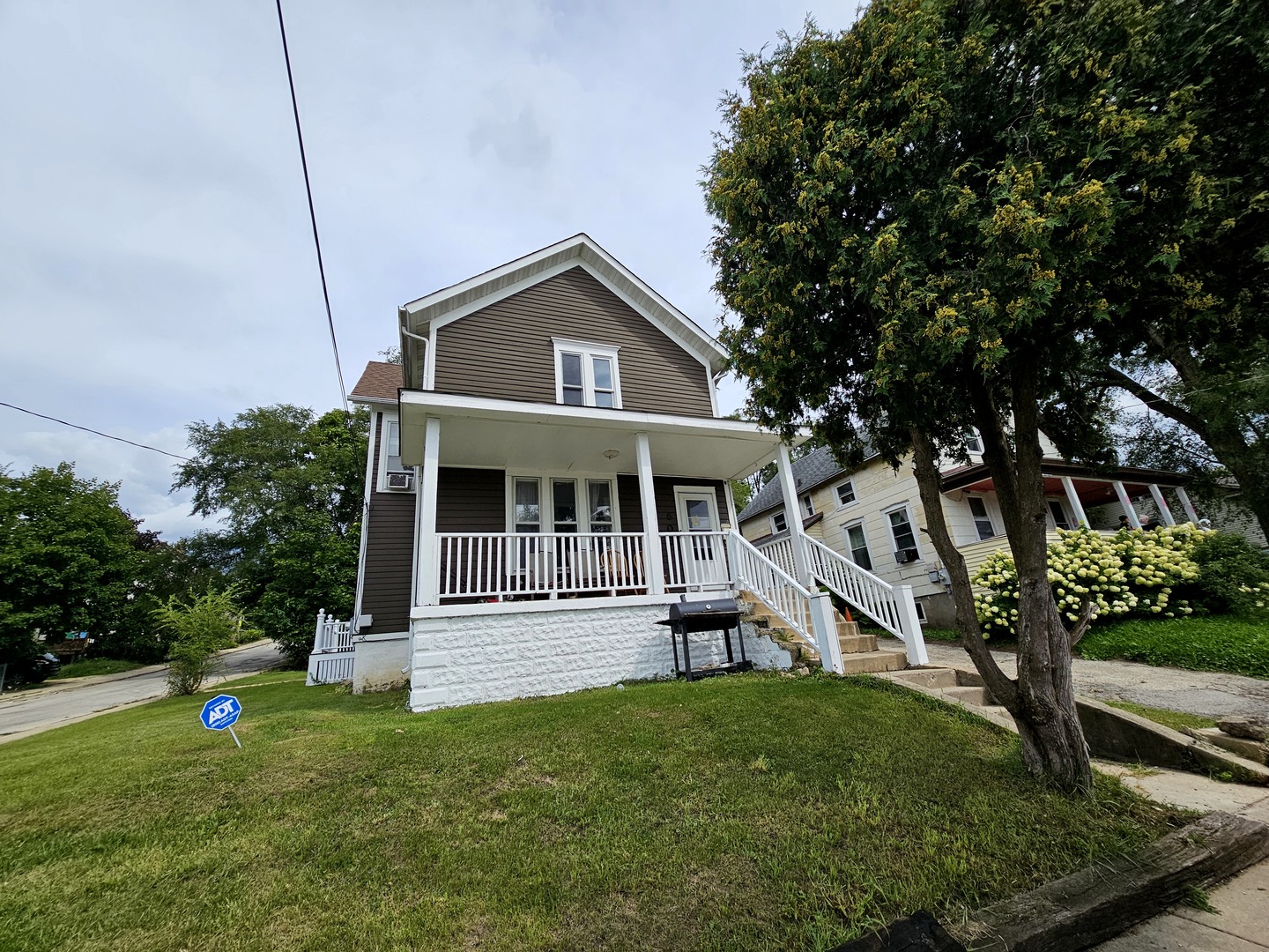 603 Wellington Avenue, Elgin, IL 60120