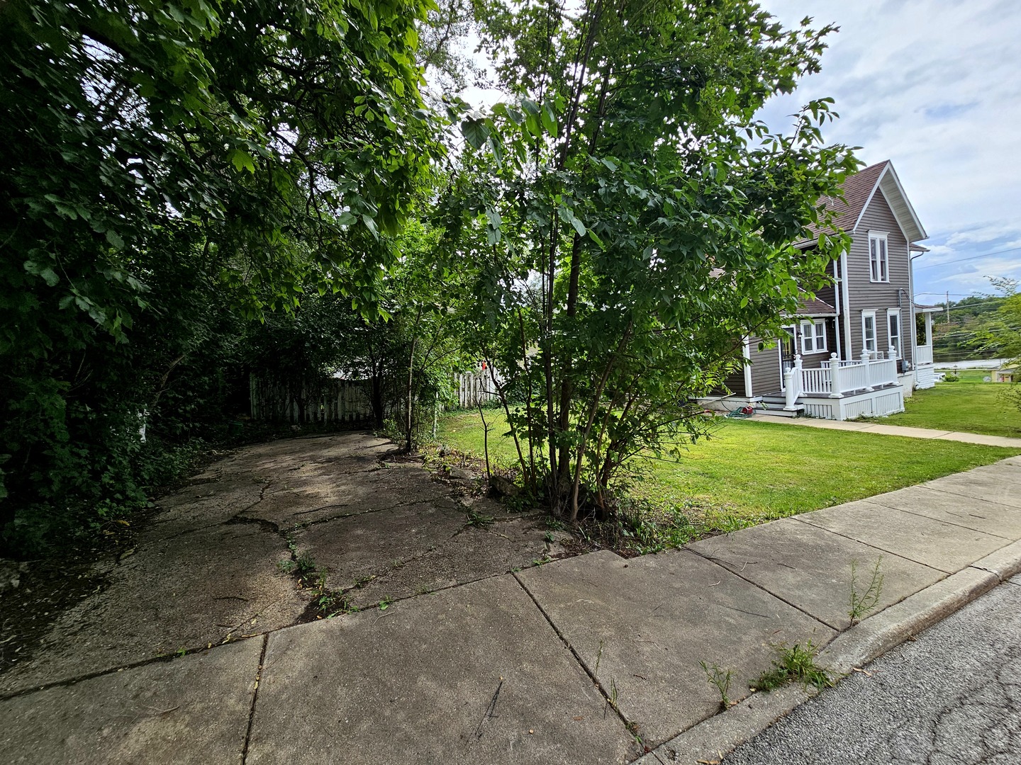 603 Wellington Avenue, Elgin, IL 60120