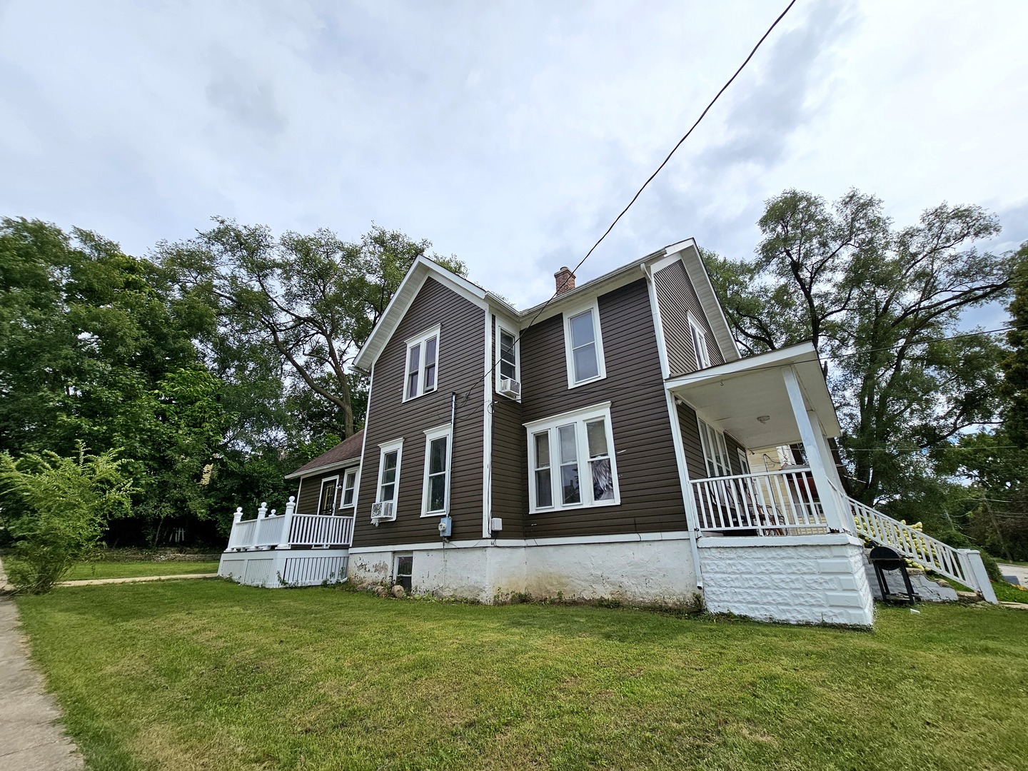 603 Wellington Avenue, Elgin, IL 60120