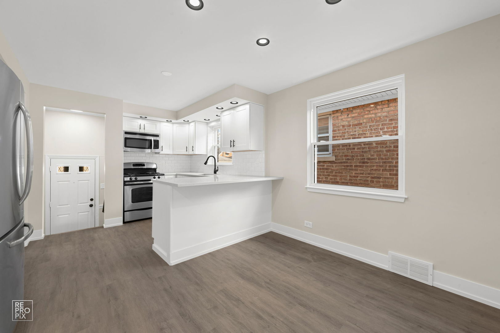 4733 S Kenneth Avenue, Chicago, IL 60632