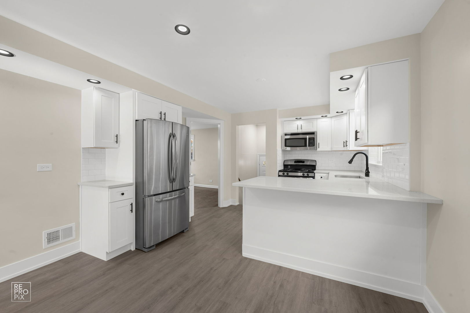 4733 S Kenneth Avenue, Chicago, IL 60632
