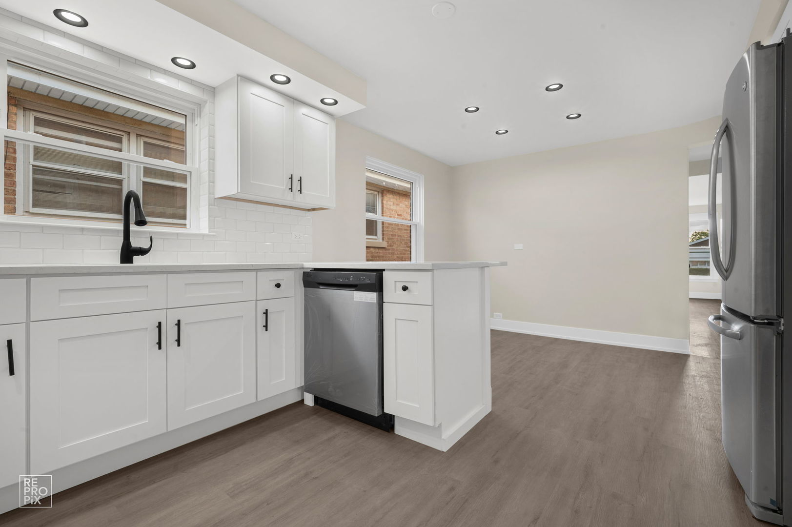 4733 S Kenneth Avenue, Chicago, IL 60632