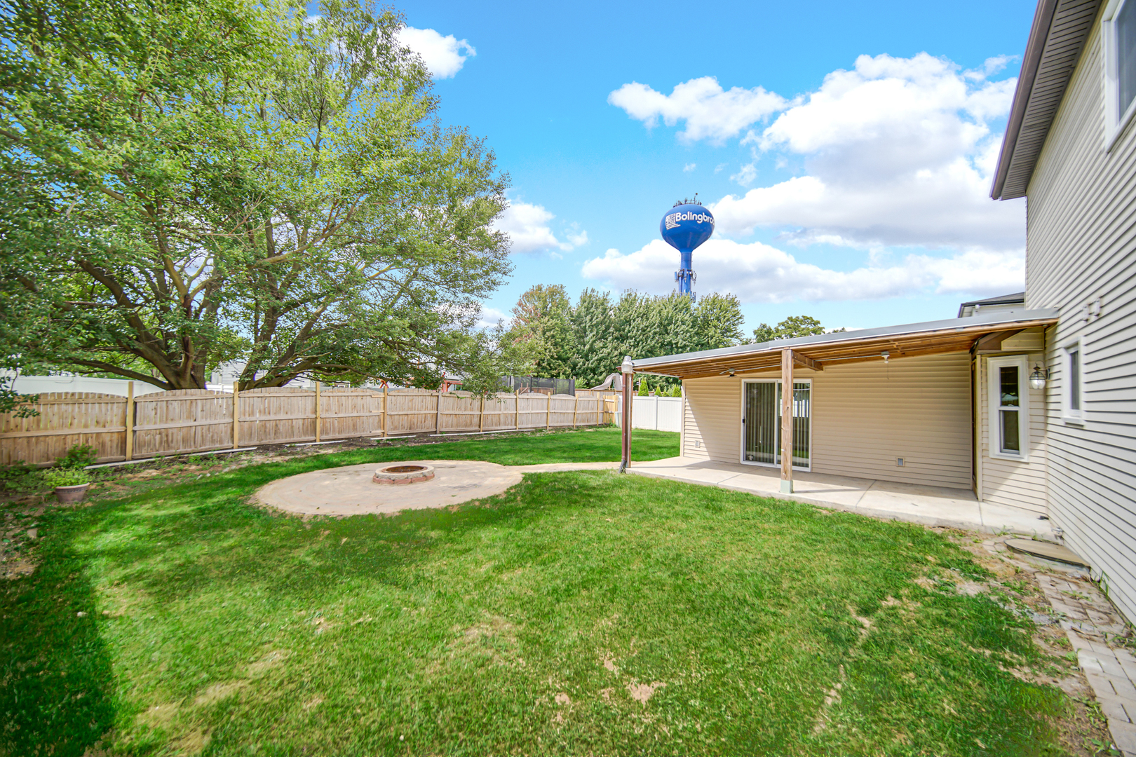 207 N Canyon Drive, Bolingbrook, IL 60490