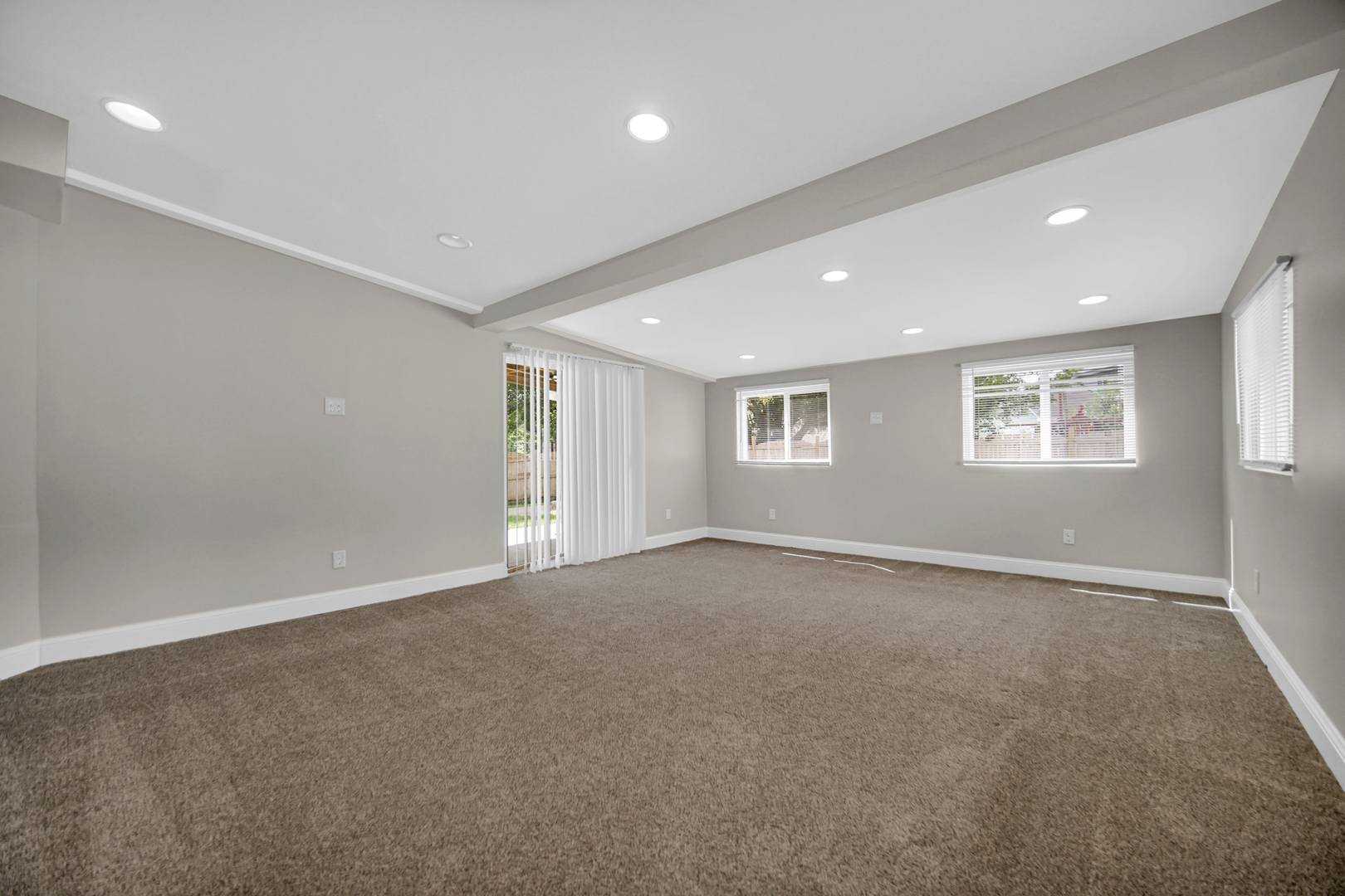 207 N Canyon Drive, Bolingbrook, IL 60490