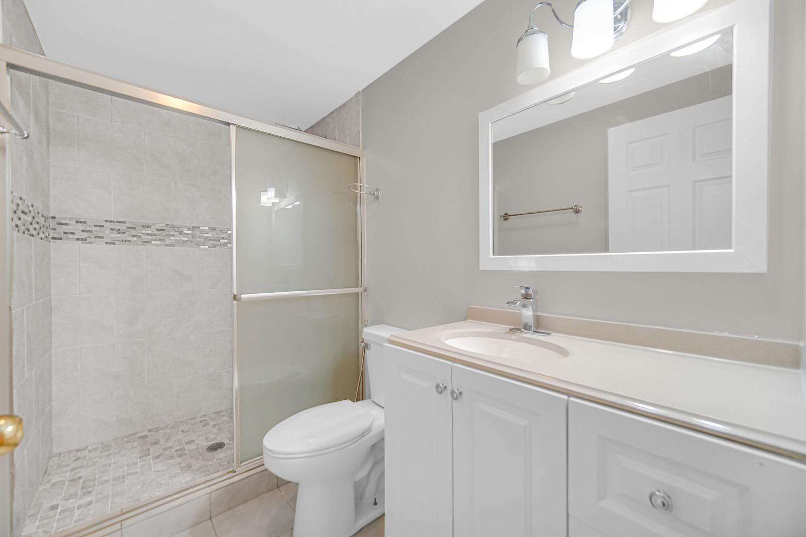 207 N Canyon Drive, Bolingbrook, IL 60490