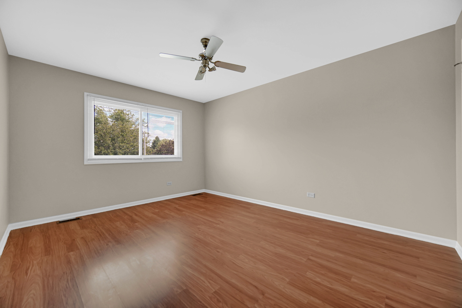 207 N Canyon Drive, Bolingbrook, IL 60490