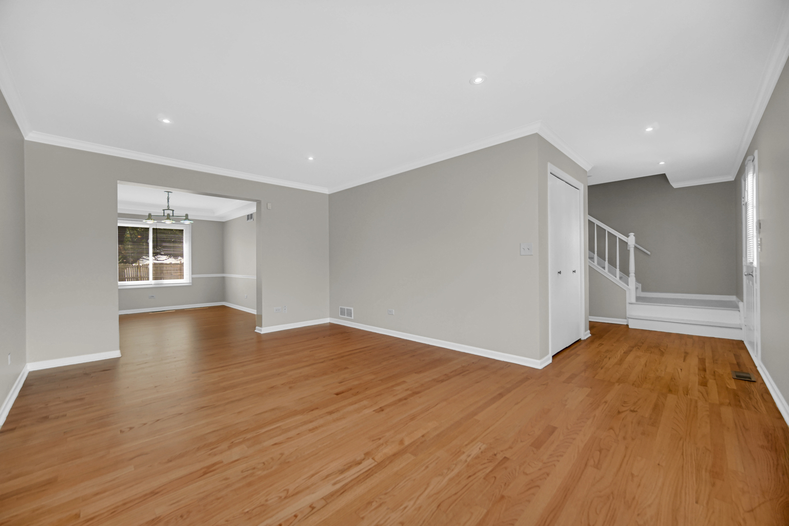 207 N Canyon Drive, Bolingbrook, IL 60490