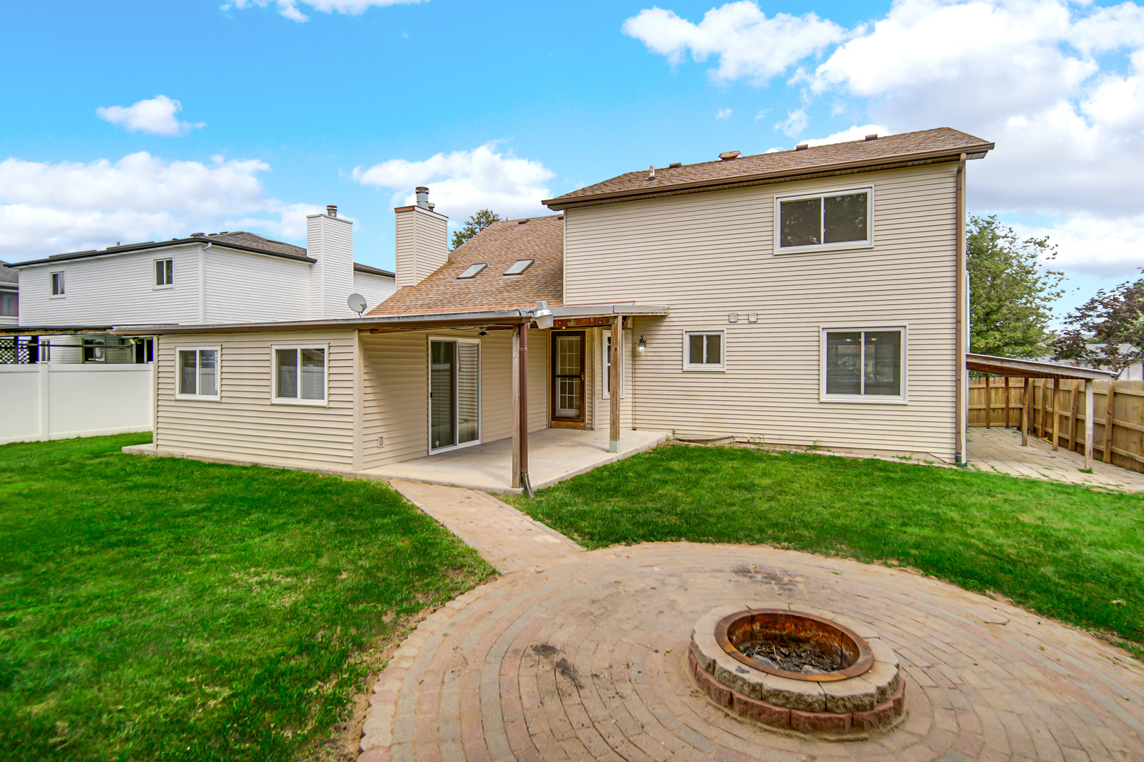 207 N Canyon Drive, Bolingbrook, IL 60490