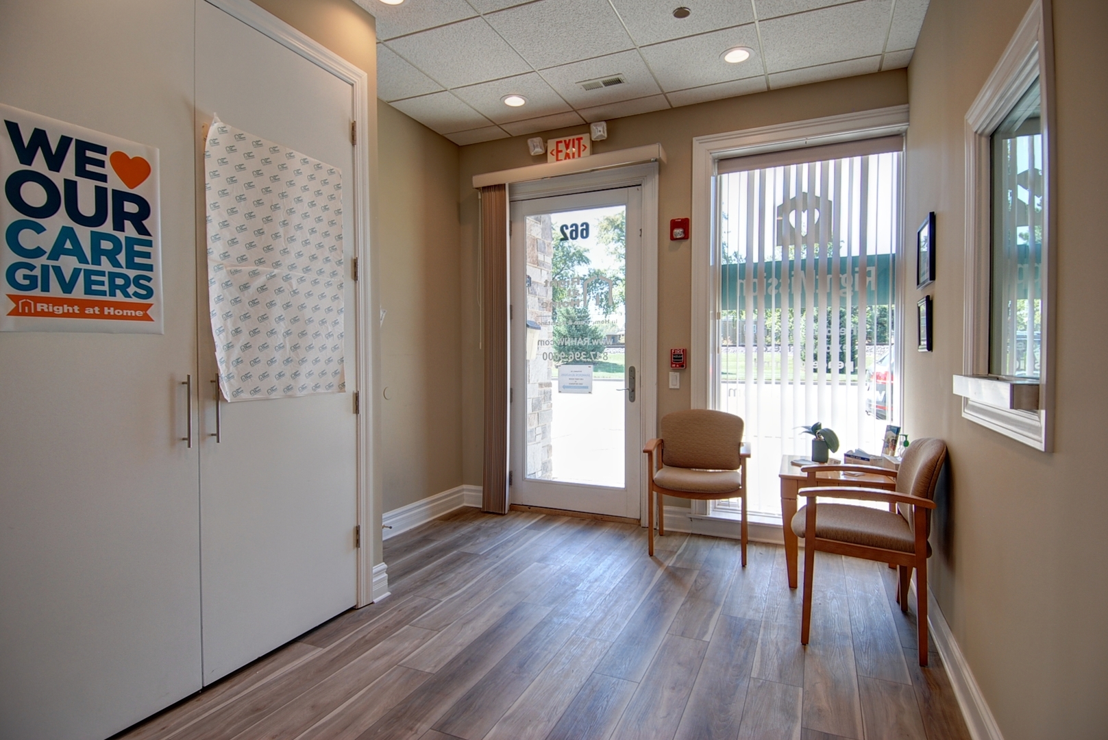 662 E Northwest Highway, Mount Prospect, IL 60056