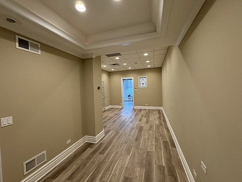 662 E Northwest Highway, Mount Prospect, IL 60056