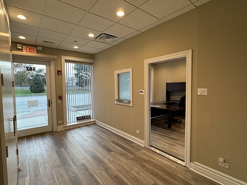 662 E Northwest Highway, Mount Prospect, IL 60056