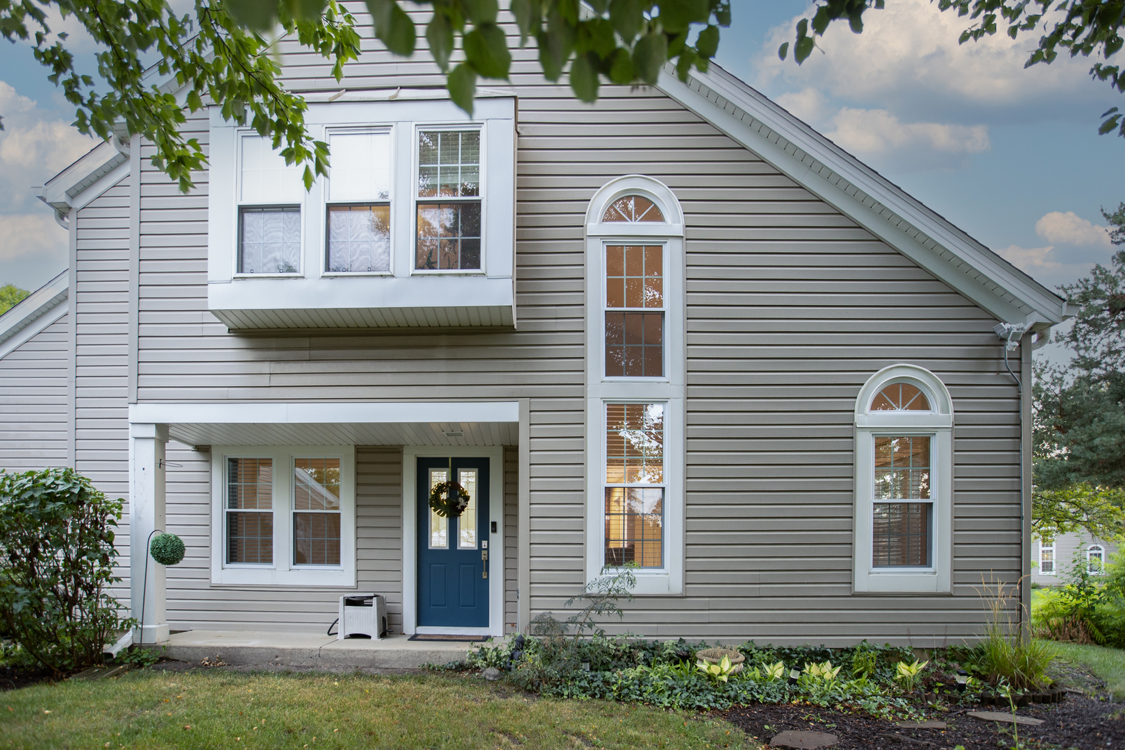 385 Wexford Court, Carol Stream, IL 60188
