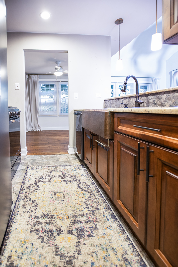 385 Wexford Court, Carol Stream, IL 60188