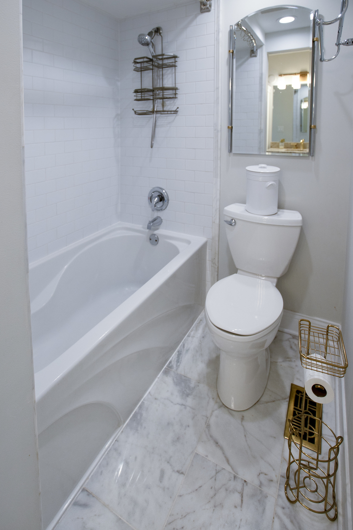 385 Wexford Court, Carol Stream, IL 60188