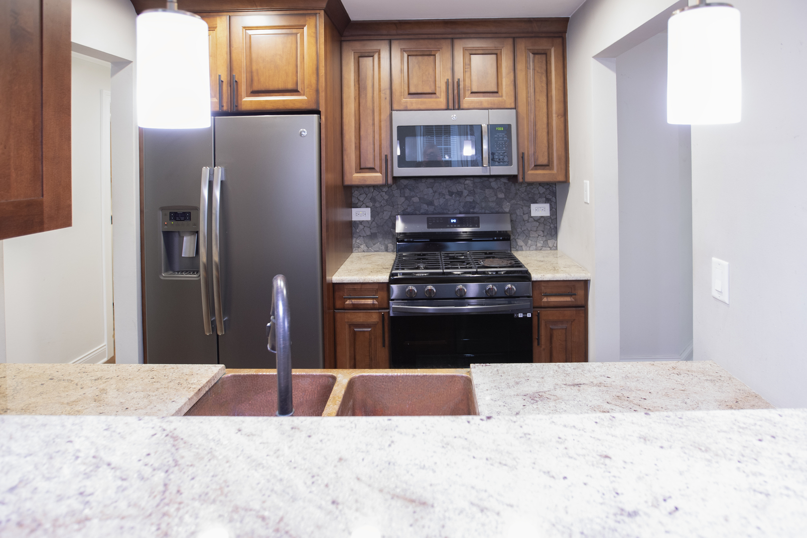385 Wexford Court, Carol Stream, IL 60188