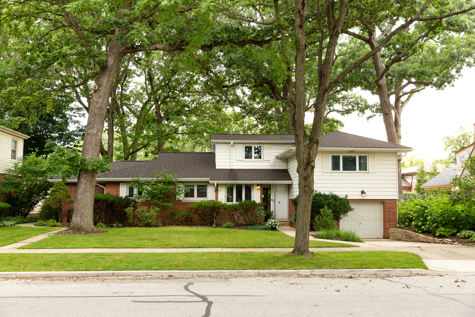 836 N Waiola Avenue, La Grange Park, IL 60526