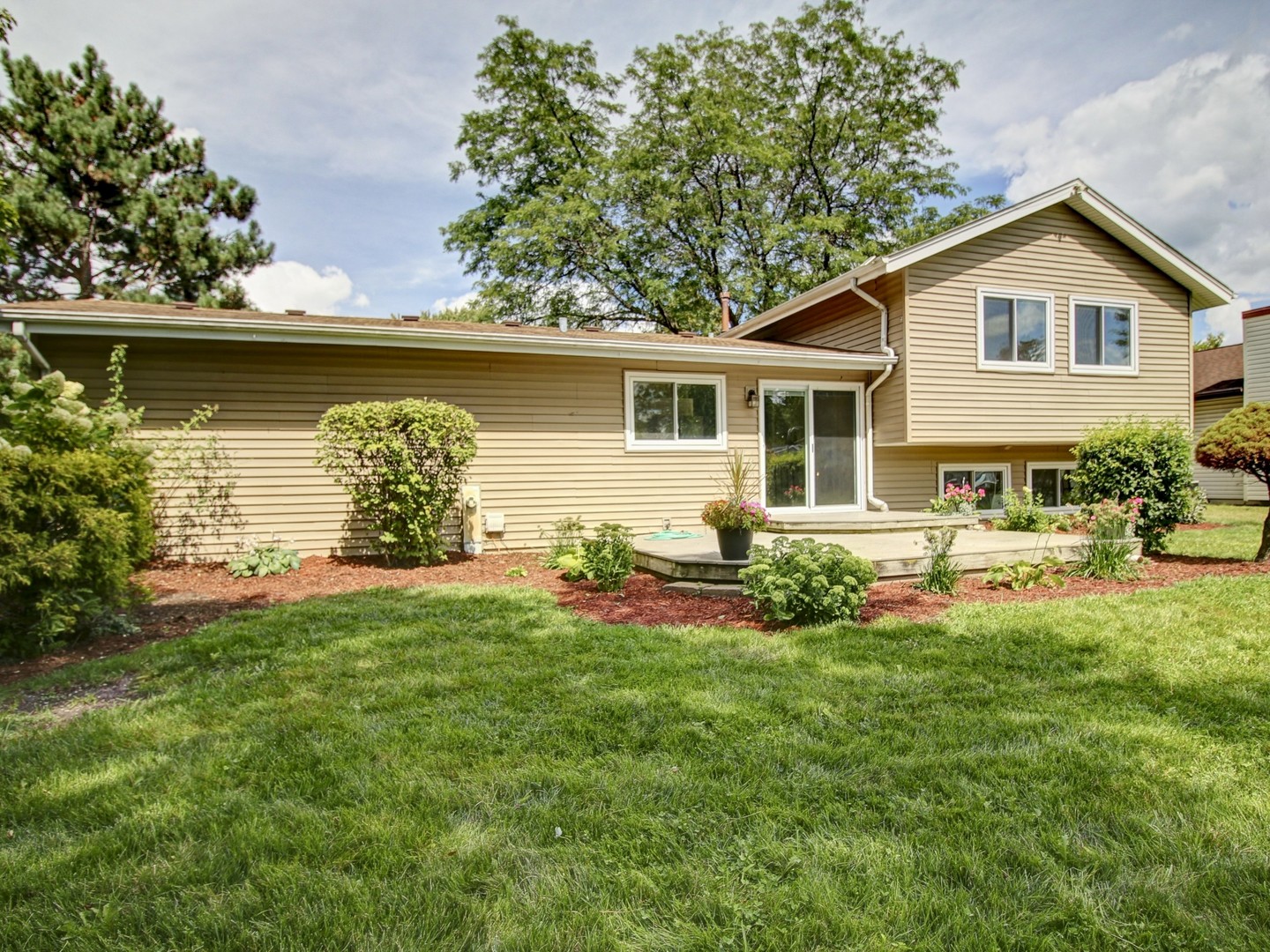 30W111 Glenhurst Court, Warrenville, IL 60555