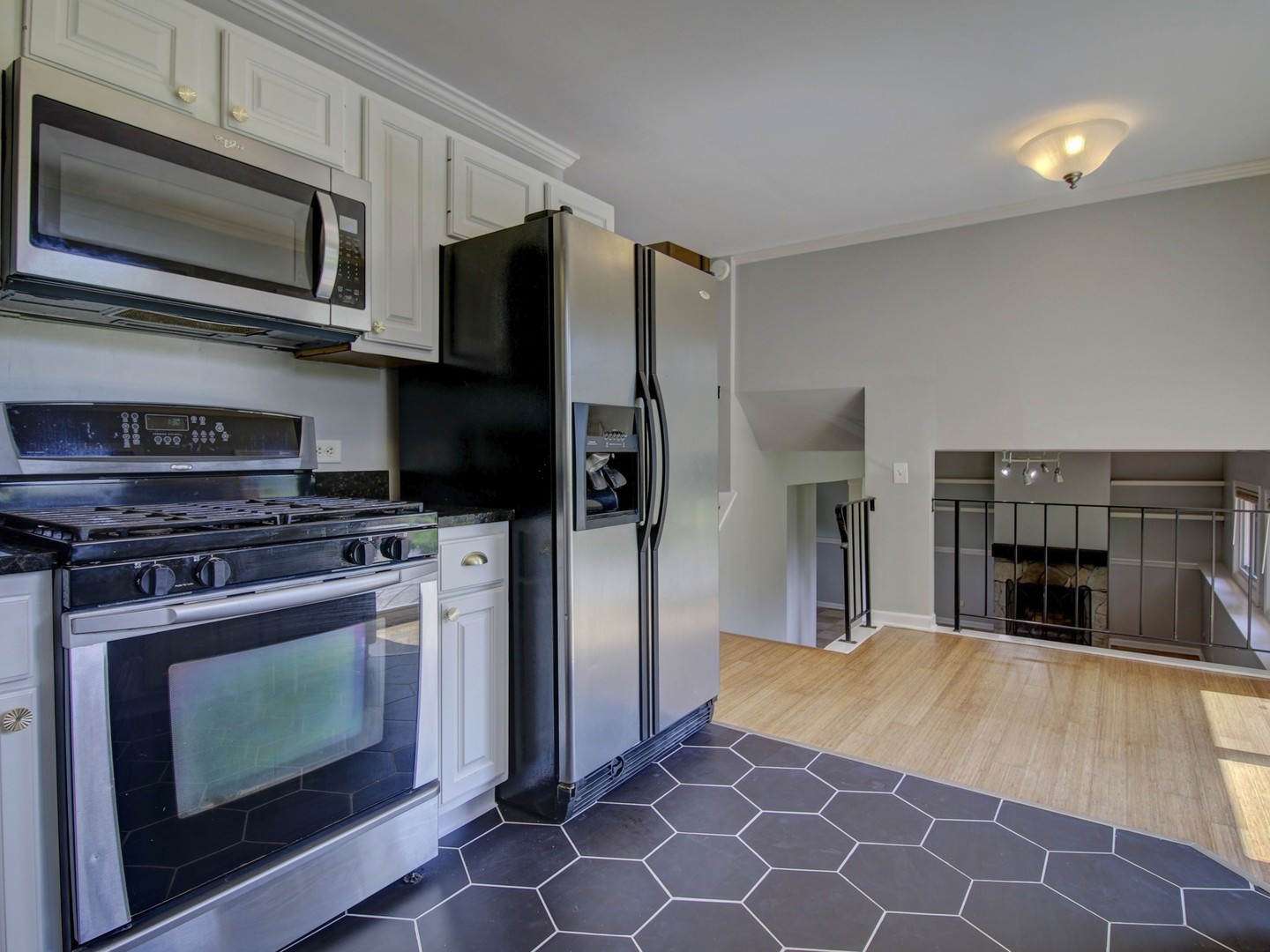 30W111 Glenhurst Court, Warrenville, IL 60555