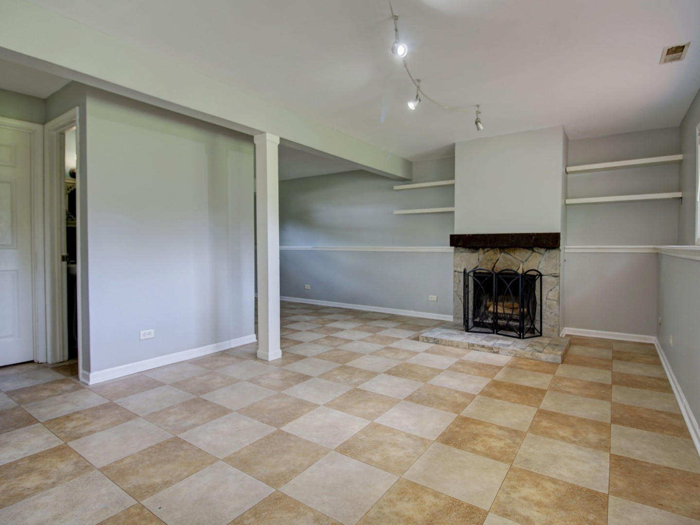 30W111 Glenhurst Court, Warrenville, IL 60555