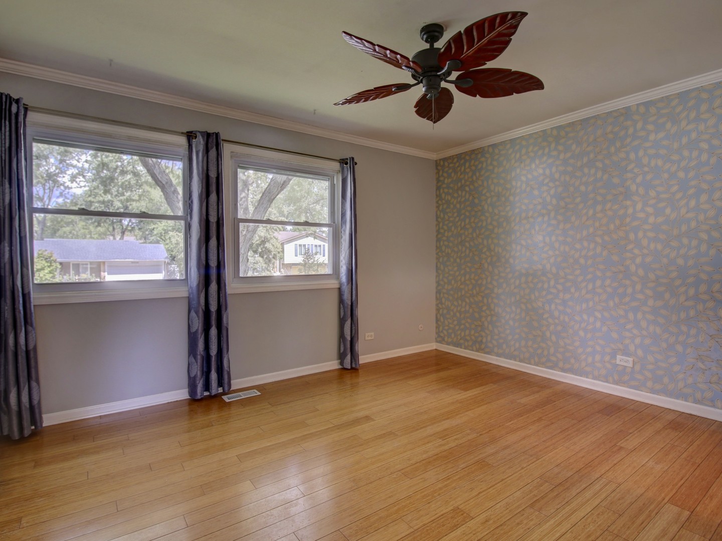 30W111 Glenhurst Court, Warrenville, IL 60555