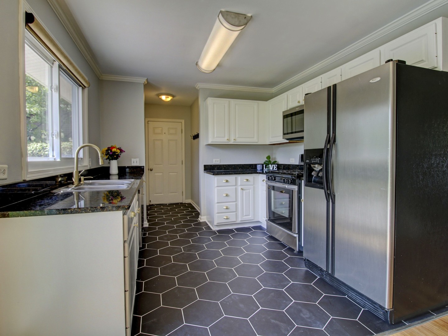 30W111 Glenhurst Court, Warrenville, IL 60555