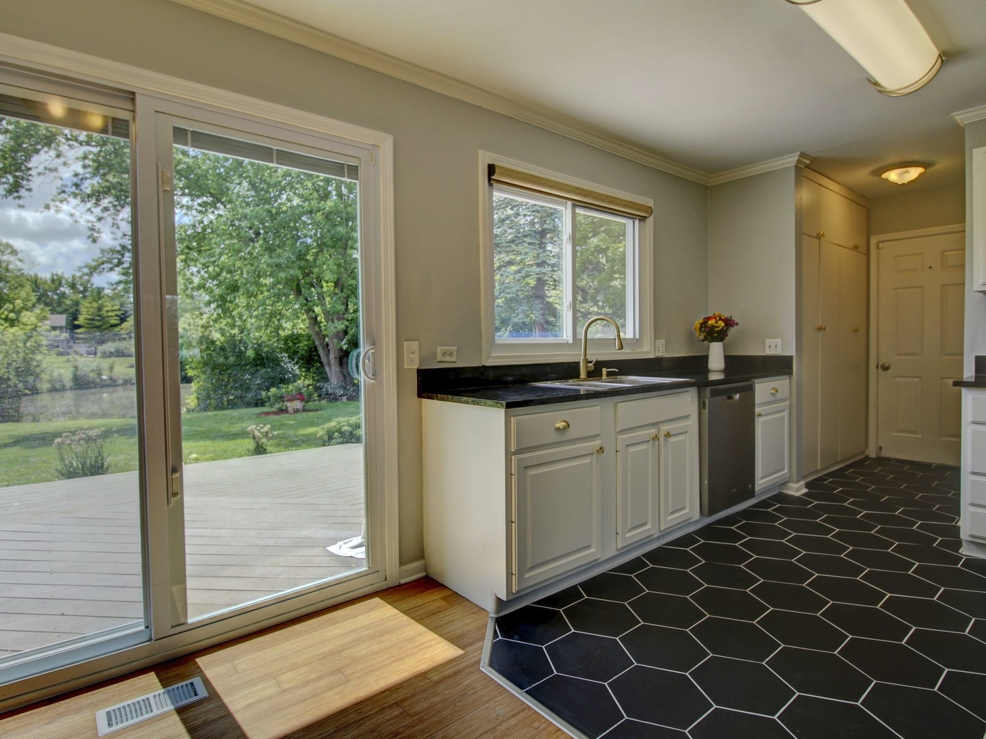 30W111 Glenhurst Court, Warrenville, IL 60555