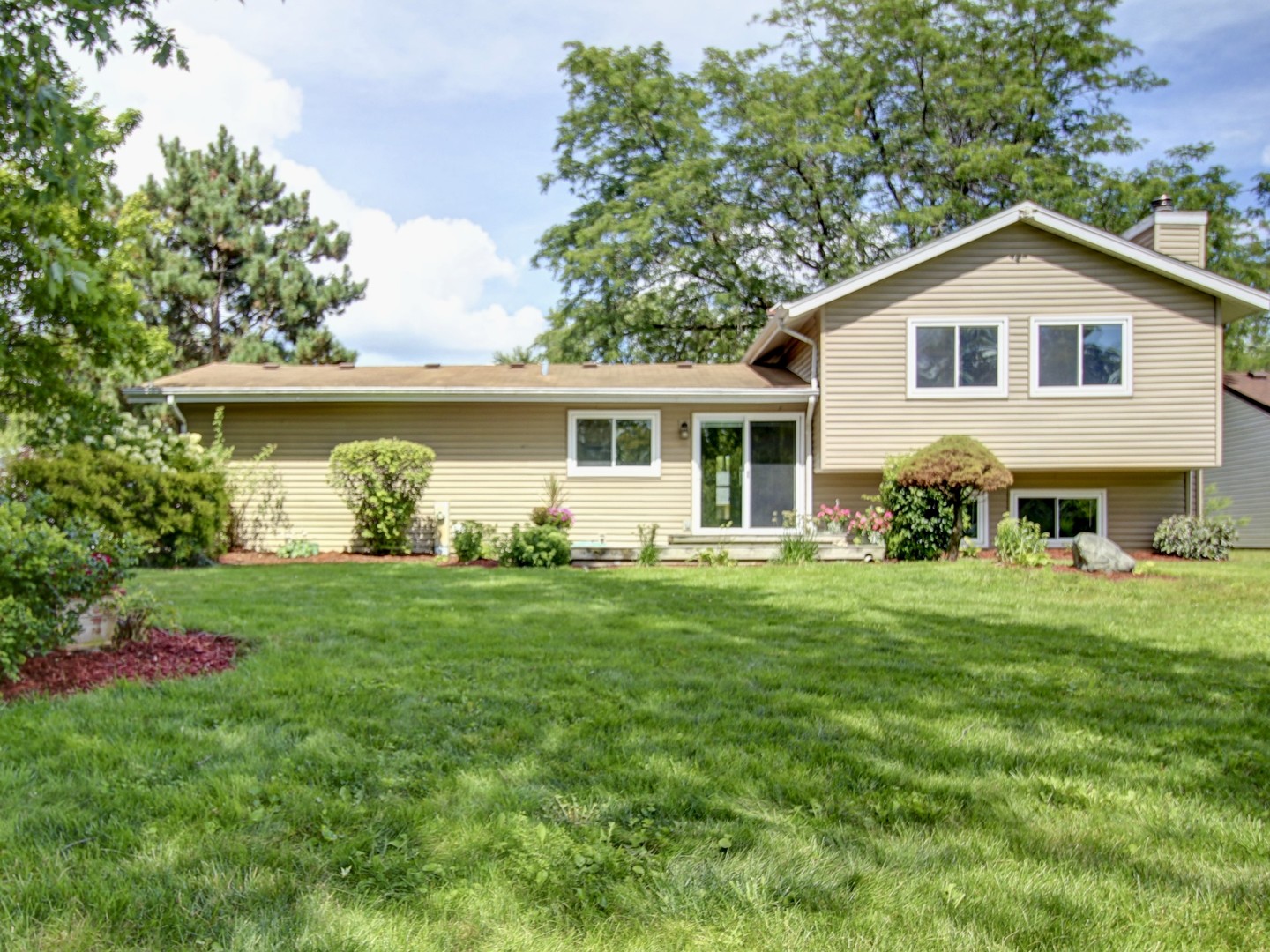 30W111 Glenhurst Court, Warrenville, IL 60555