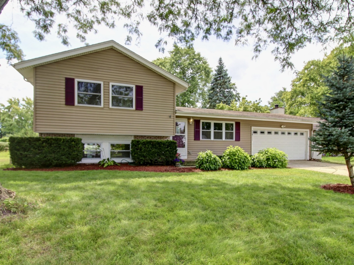 30W111 Glenhurst Court, Warrenville, IL 60555