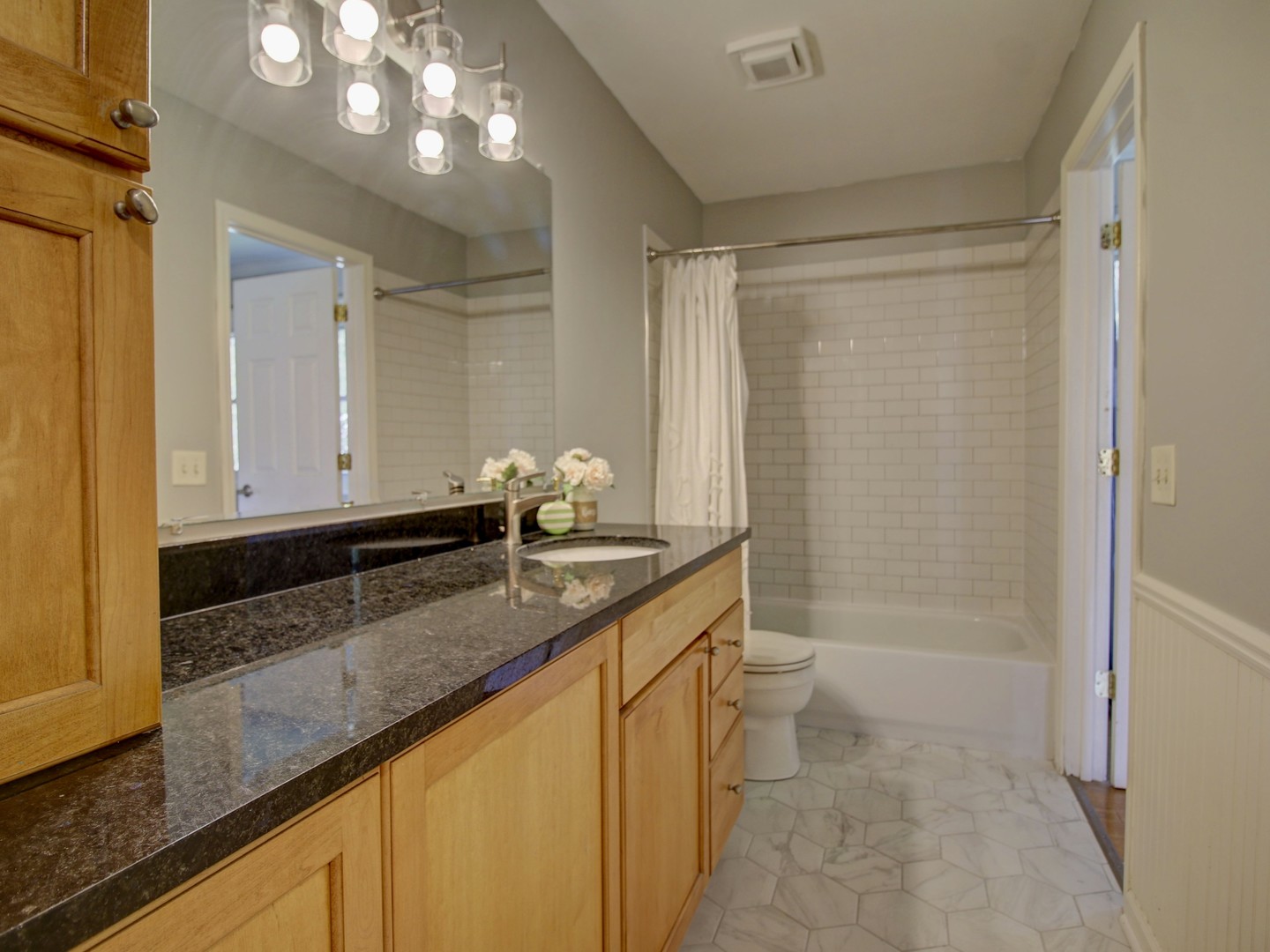 30W111 Glenhurst Court, Warrenville, IL 60555