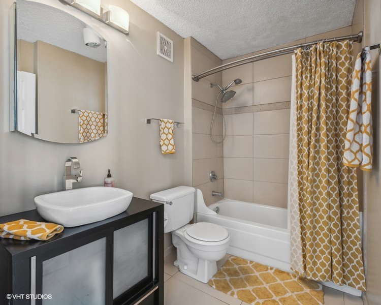 111 W Maple Street #3011, Chicago, IL 60610