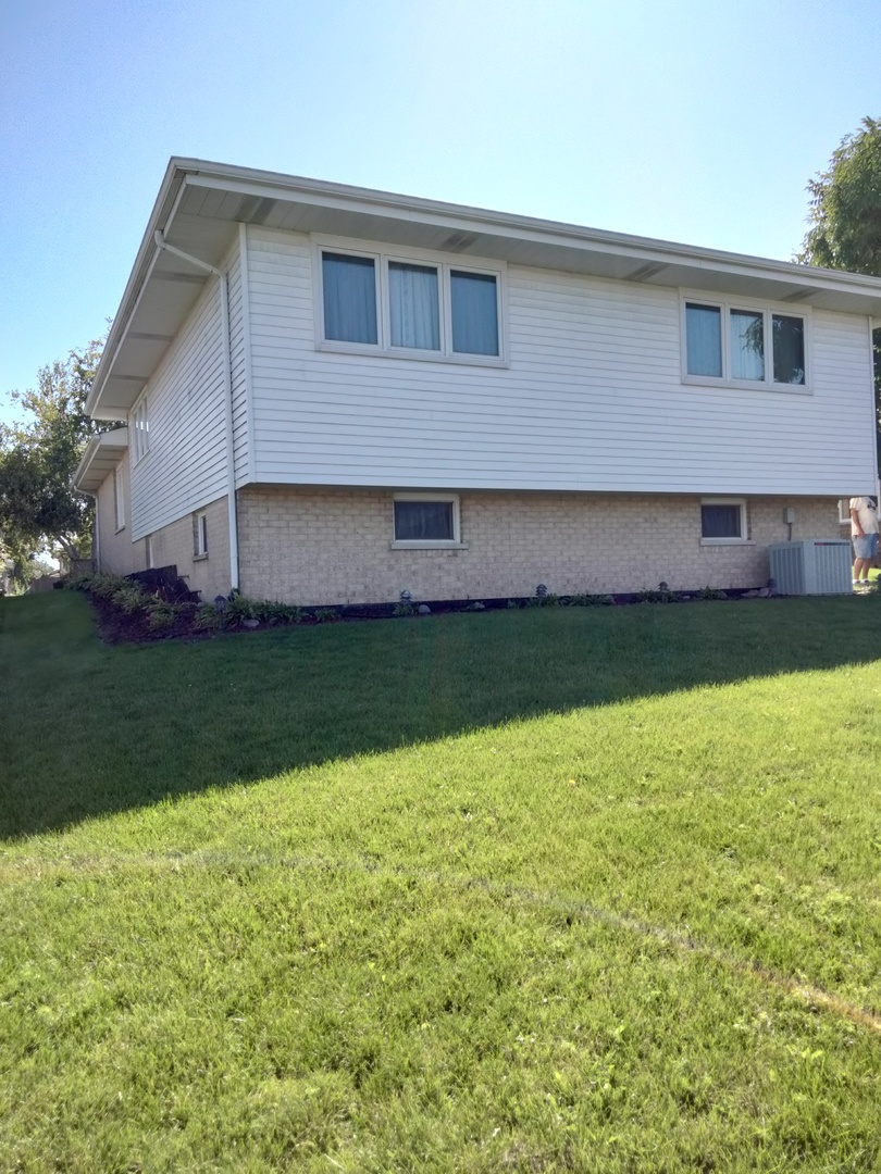 17018 93rd Avenue, Orland Hills, IL 60487