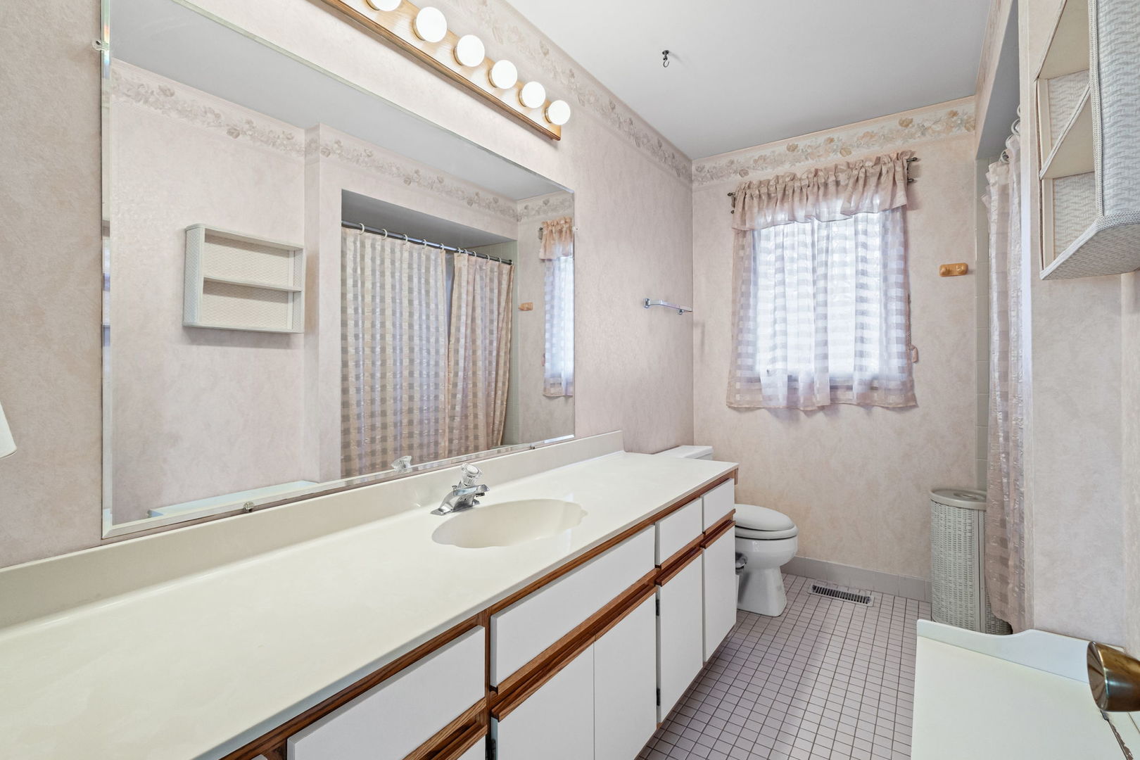 17018 93rd Avenue, Orland Hills, IL 60487