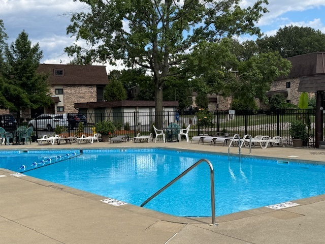 11134 Northwest Road #3C, Palos Hills, IL 60465