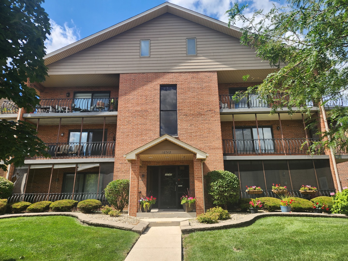 16742 Paxton Avenue #2S, Tinley Park, IL 60477