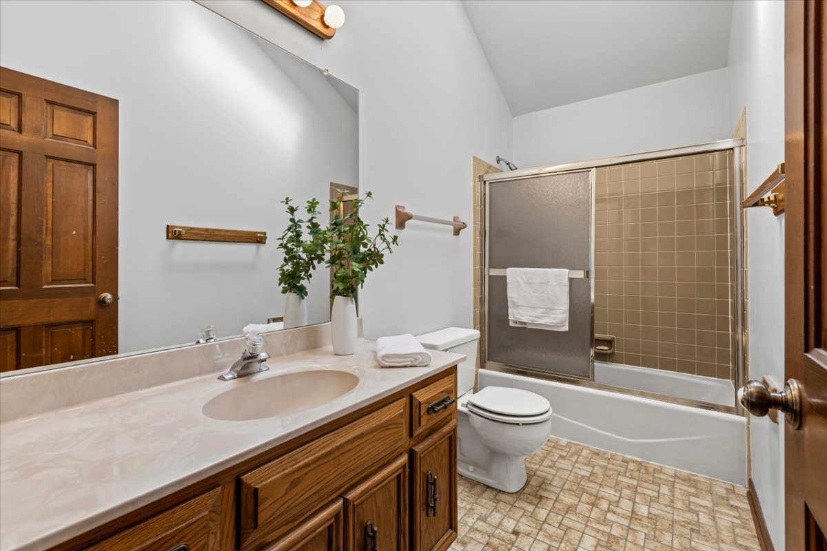 731 S River Road, Naperville, IL 60540
