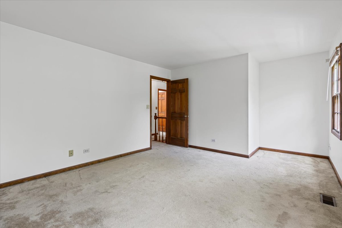 731 S River Road, Naperville, IL 60540