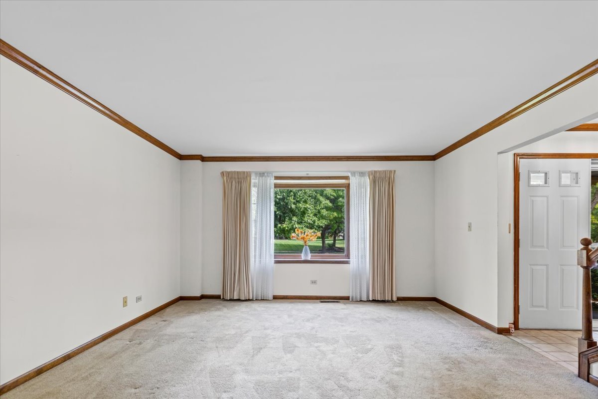731 S River Road, Naperville, IL 60540