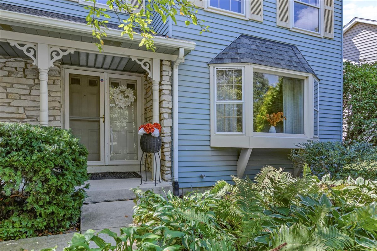731 S River Road, Naperville, IL 60540