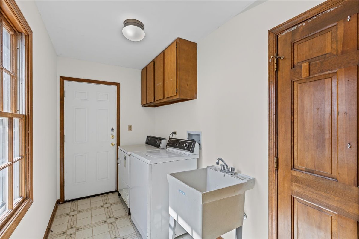 731 S River Road, Naperville, IL 60540