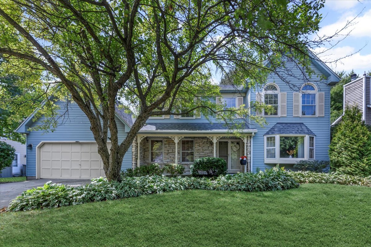 731 S River Road, Naperville, IL 60540