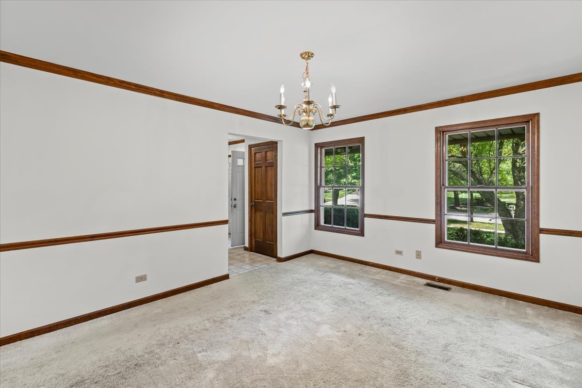 731 S River Road, Naperville, IL 60540