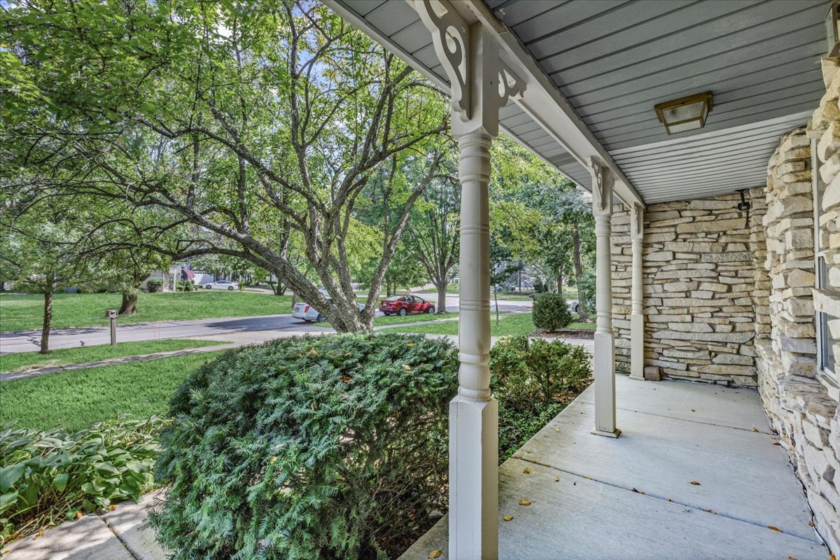 731 S River Road, Naperville, IL 60540